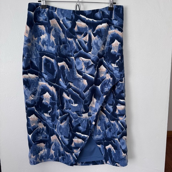 NWT Chico’s Surplice Midi skirt in Winter Lake pattern Size 1.5 or US 10 - Picture 1 of 11